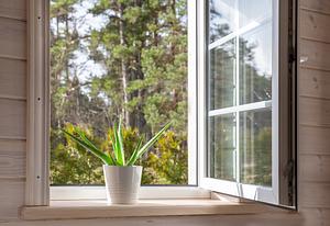 Elitfönster På Plats (Östersund) jobbar med produkten Sidohängda fönster